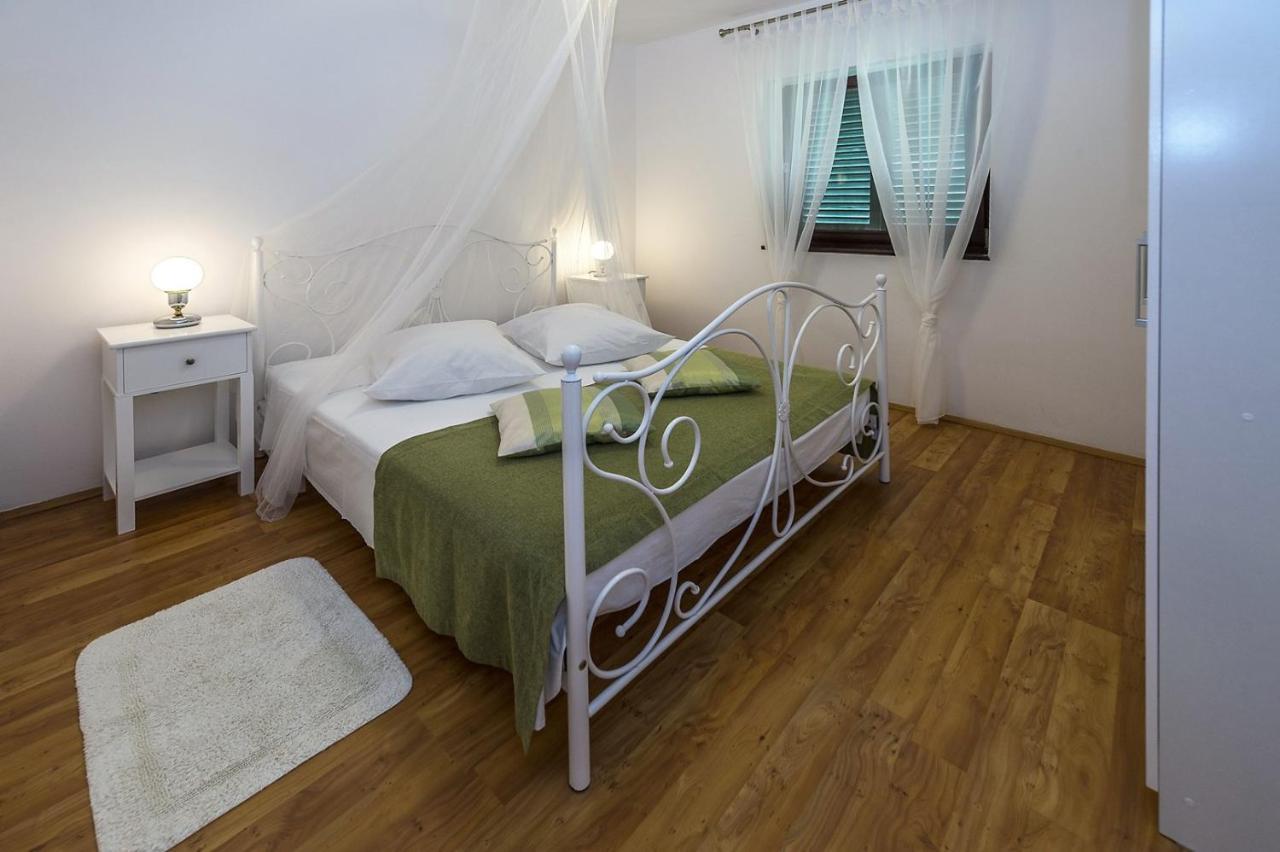 Spacious Three-Bedroom Villa Balun With Pool Poreč Kültér fotó