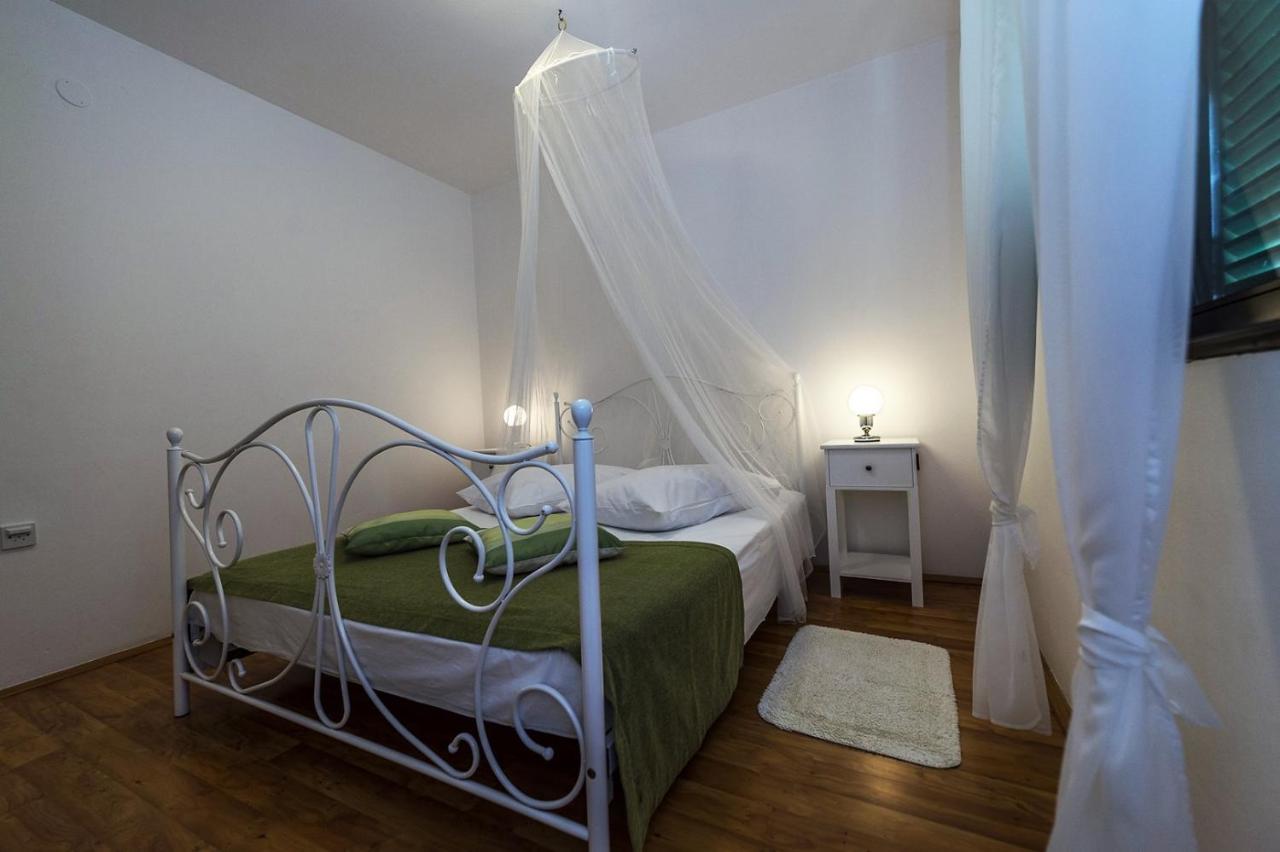 Spacious Three-Bedroom Villa Balun With Pool Poreč Kültér fotó