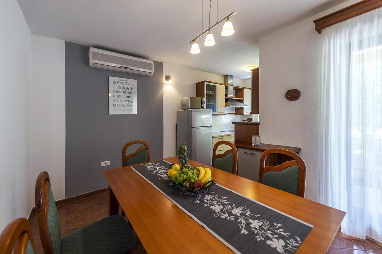 Spacious Three-Bedroom Villa Balun With Pool Poreč Kültér fotó